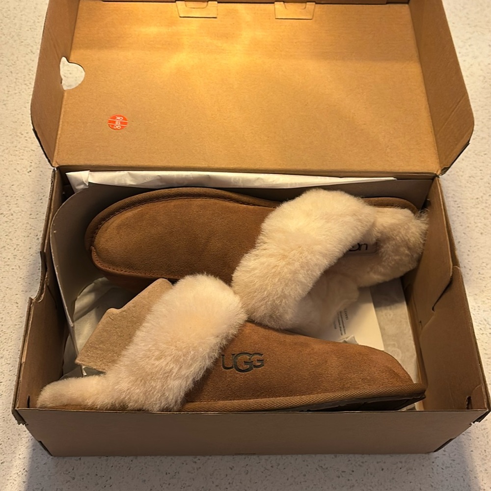 New size 9 women’s UGGS